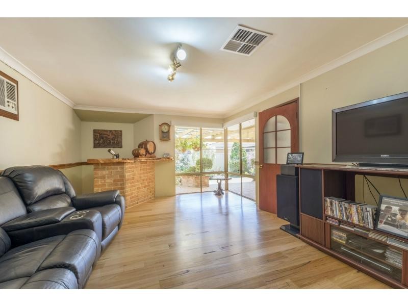 40 Reflection Gardens, Ballajura WA 6066