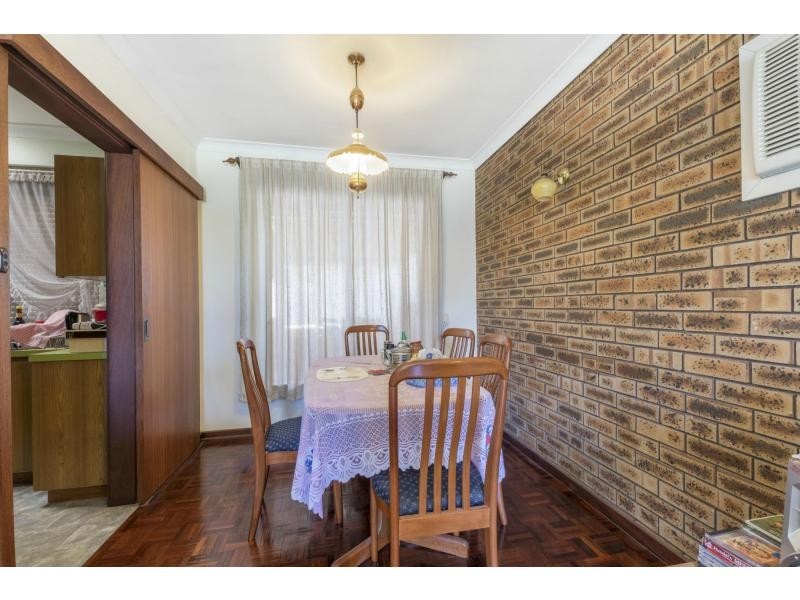 122 Railway Parade, Queens Park WA 6107