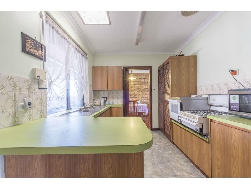 122 Railway Parade, Queens Park WA 6107