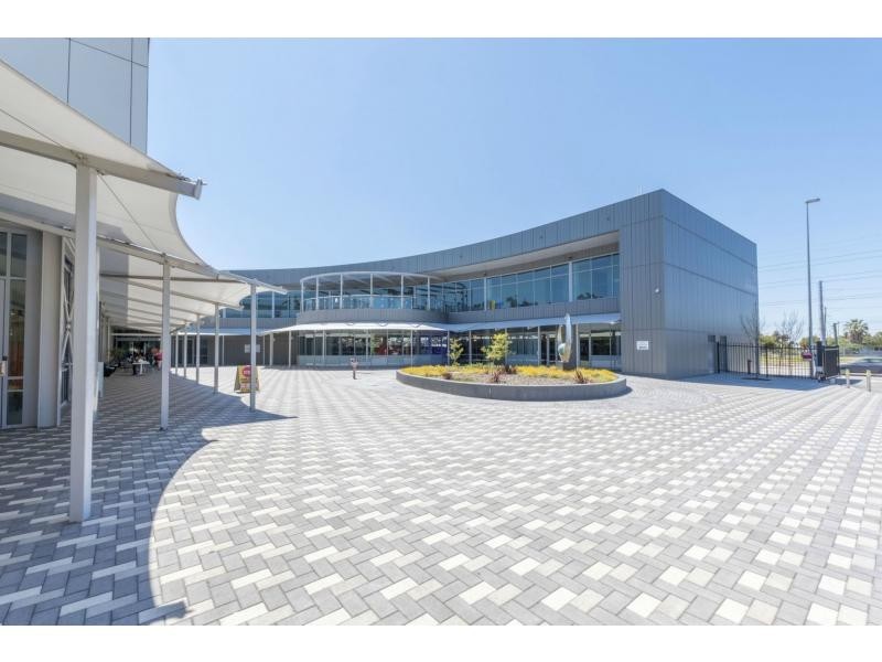 122 Railway Parade, Queens Park WA 6107