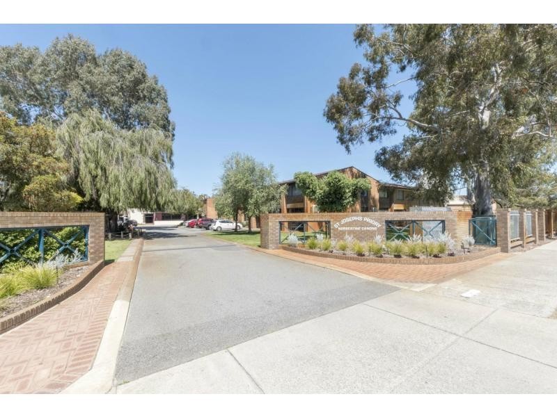 122 Railway Parade, Queens Park WA 6107