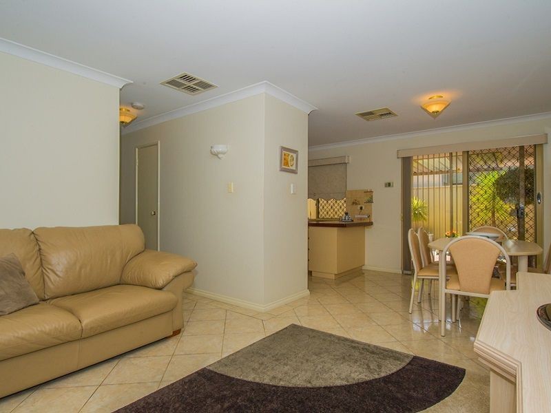 2/17 Camden Street, Dianella WA 6059