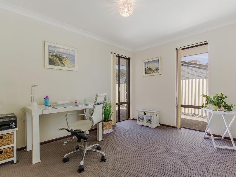 16 Hubbard Place, Safety Bay WA 6169