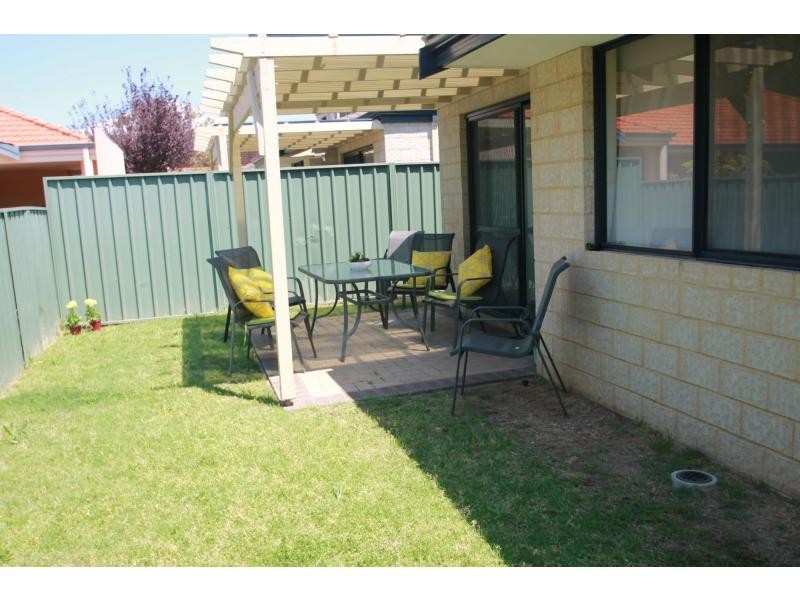 4/12 Kimberley Street, Belmont WA 6104