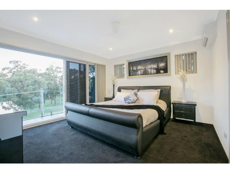 10 Hestia Way, San Remo WA 6210