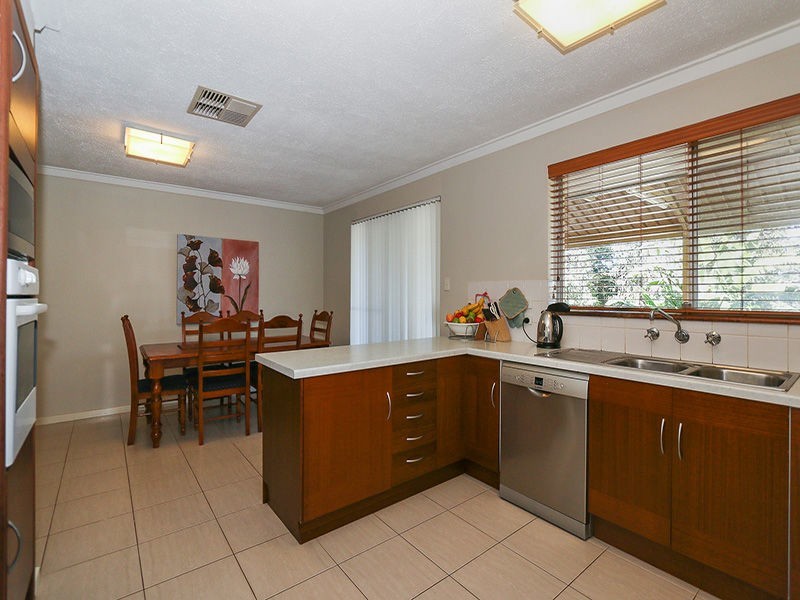 16 Baronet Road, Lesmurdie WA 6076