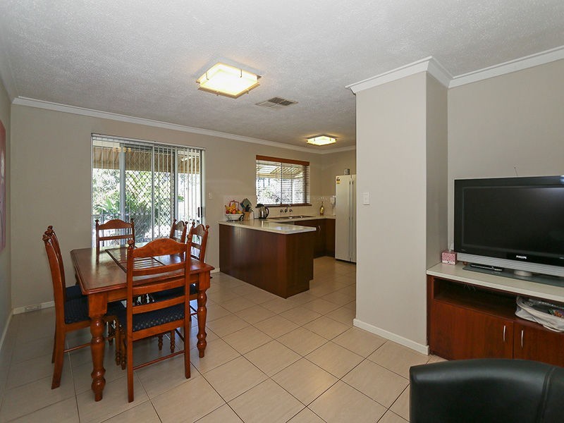 16 Baronet Road, Lesmurdie WA 6076