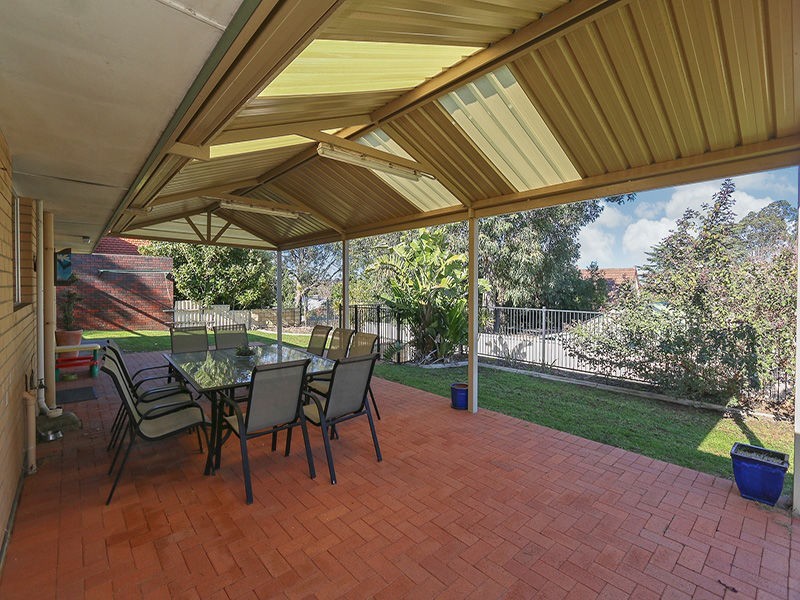 16 Baronet Road, Lesmurdie WA 6076