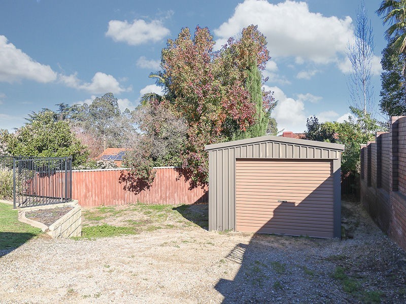 16 Baronet Road, Lesmurdie WA 6076