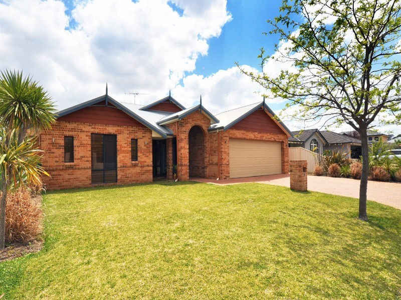 8 Nankeen Way, Gwelup WA 6018