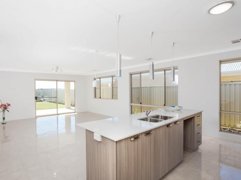113 Sapphire Chase, Wellard WA 6170