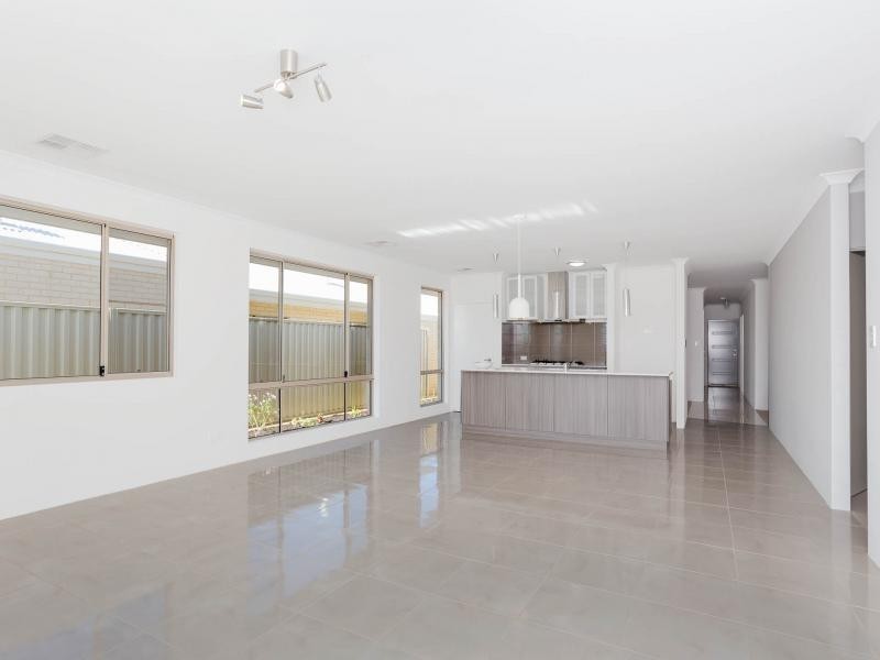 113 Sapphire Chase, Wellard WA 6170