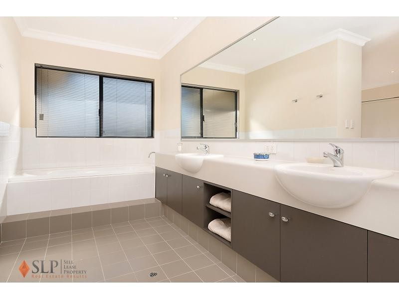 16 Glen Iris Drive, Jandakot WA 6164