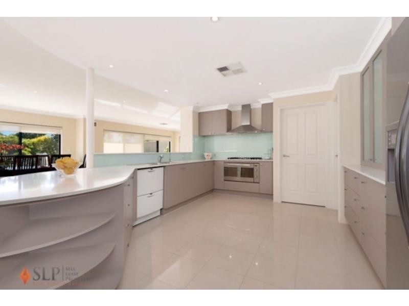 16 Glen Iris Drive, Jandakot WA 6164