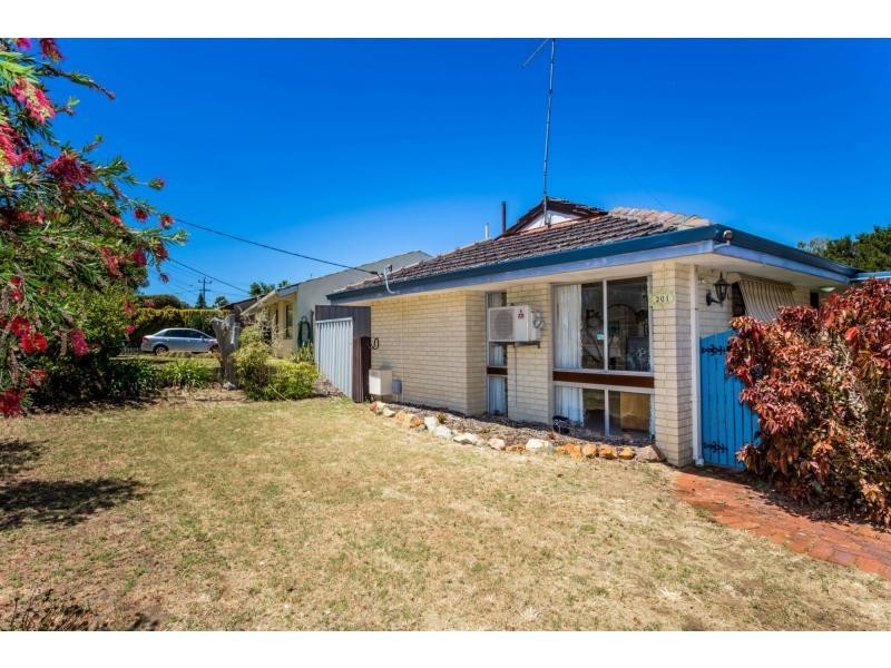 201 Camberwarra Drive, Craigie WA 6025