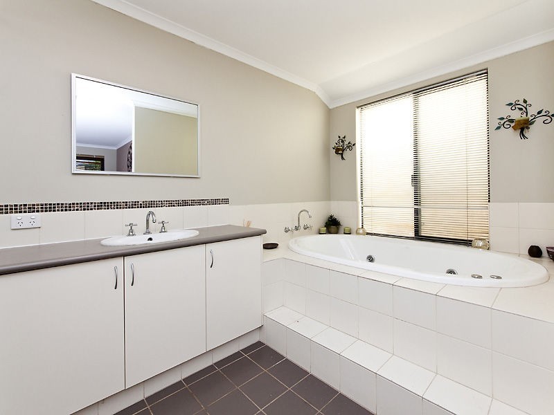 16 Kartner Road, Tapping WA 6065