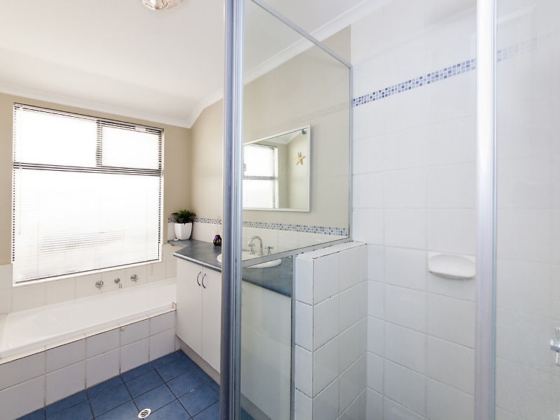 16 Kartner Road, Tapping WA 6065