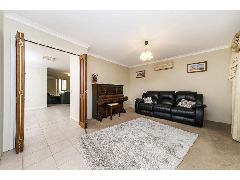 8 Oakwood Court, Beechboro WA 6063