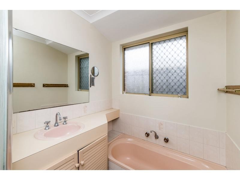 8 Oakwood Court, Beechboro WA 6063