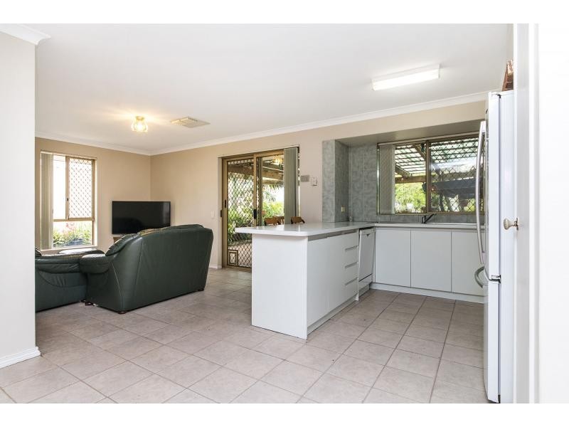 8 Oakwood Court, Beechboro WA 6063