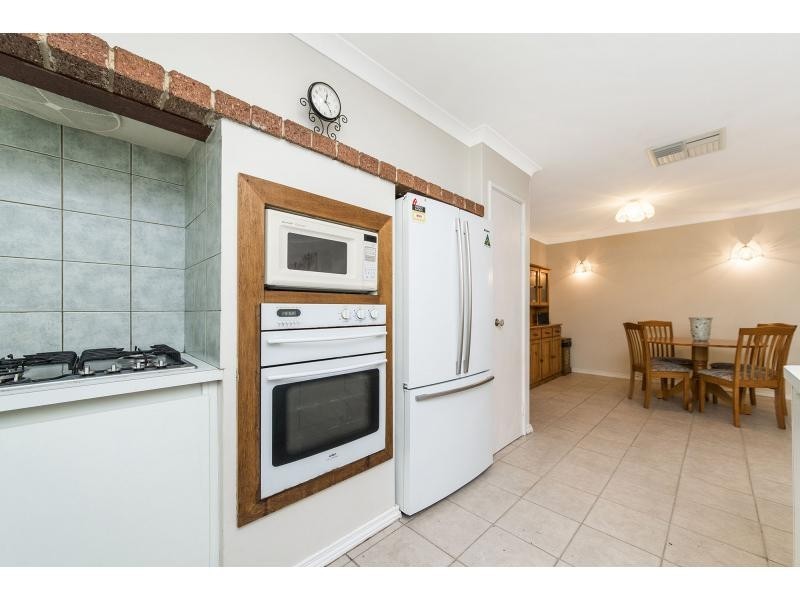 8 Oakwood Court, Beechboro WA 6063