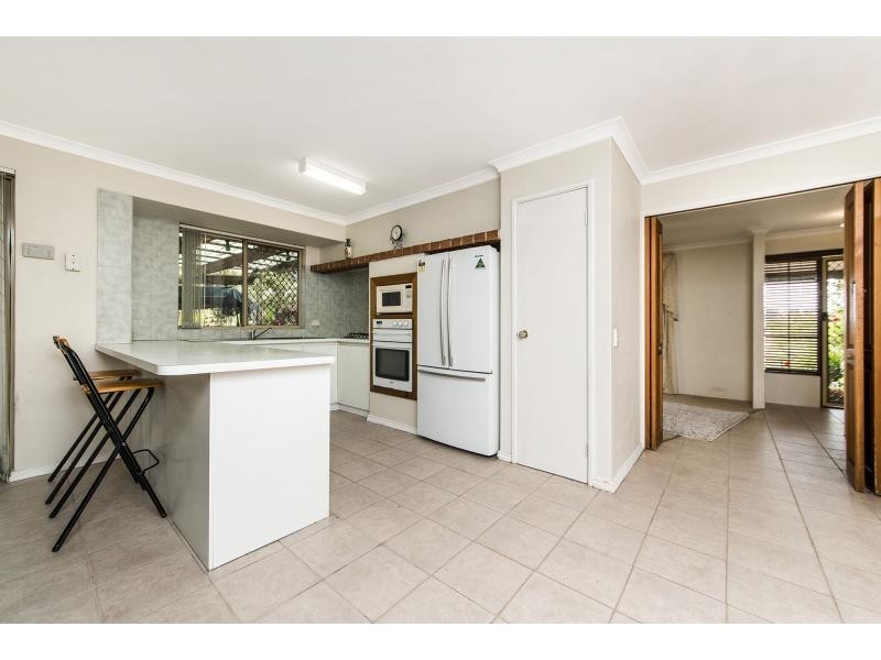 8 Oakwood Court, Beechboro WA 6063