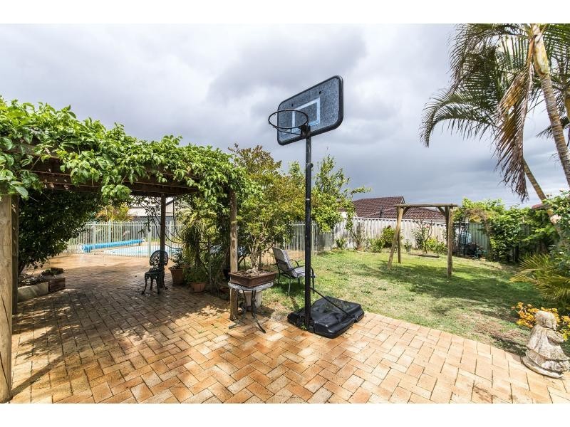 8 Oakwood Court, Beechboro WA 6063