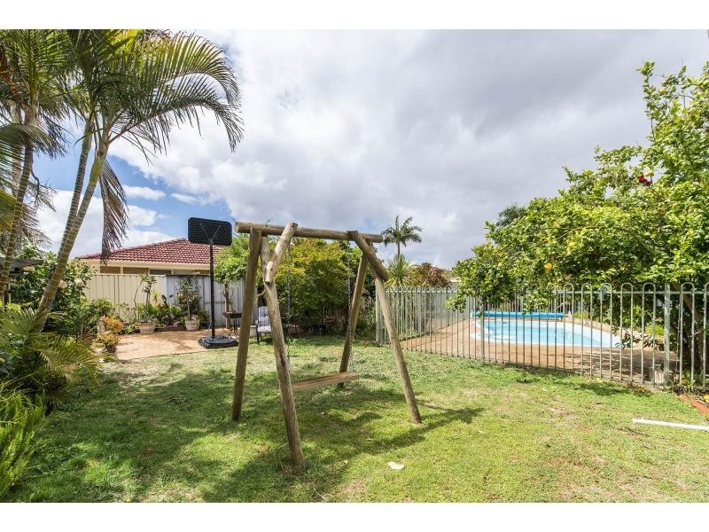 8 Oakwood Court, Beechboro WA 6063