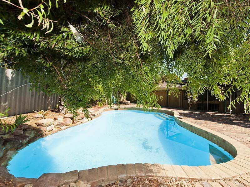 10 Agati Place, Forrestfield WA 6058