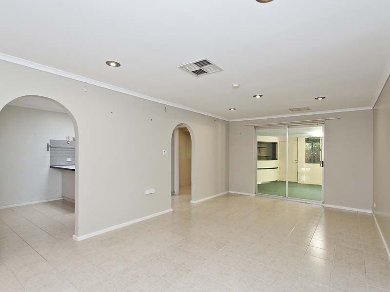 10 Agati Place, Forrestfield WA 6058