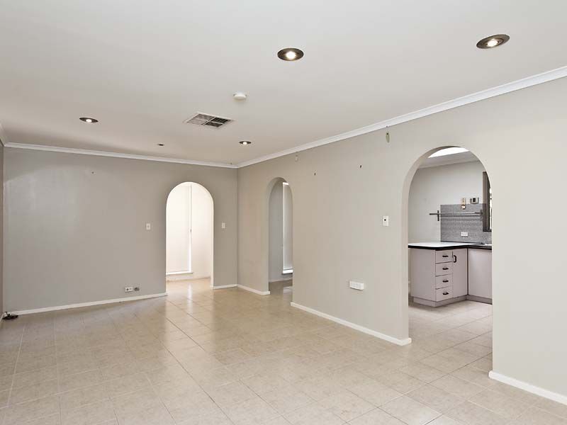 10 Agati Place, Forrestfield WA 6058