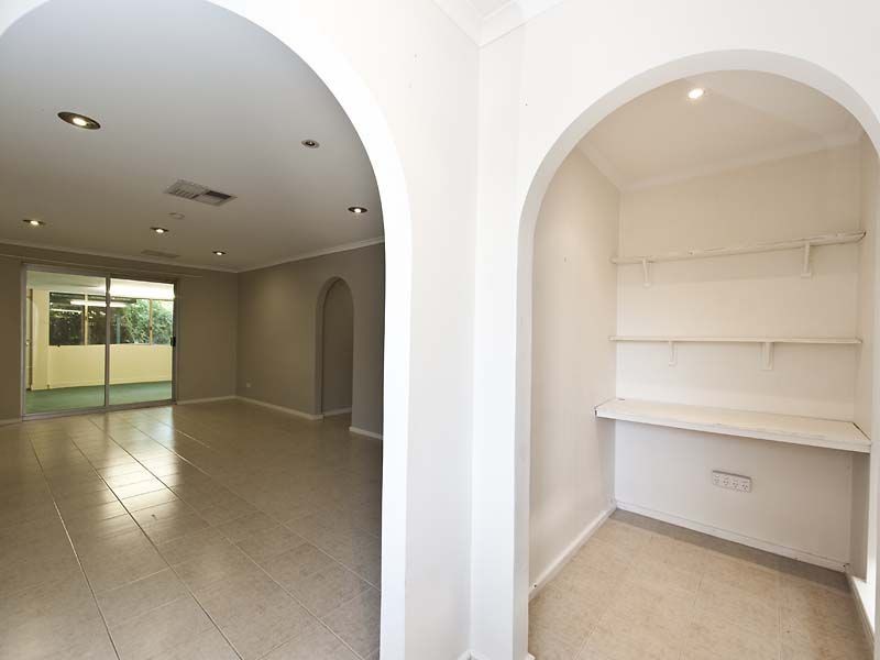 10 Agati Place, Forrestfield WA 6058