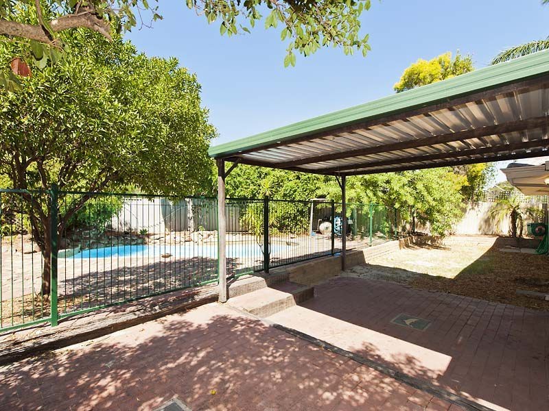 10 Agati Place, Forrestfield WA 6058