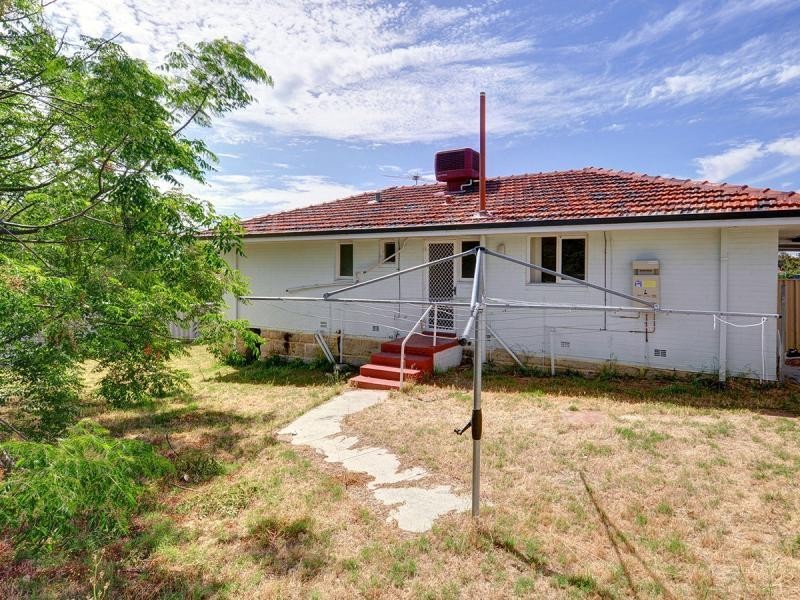16 Keeley Way, Girrawheen WA 6064