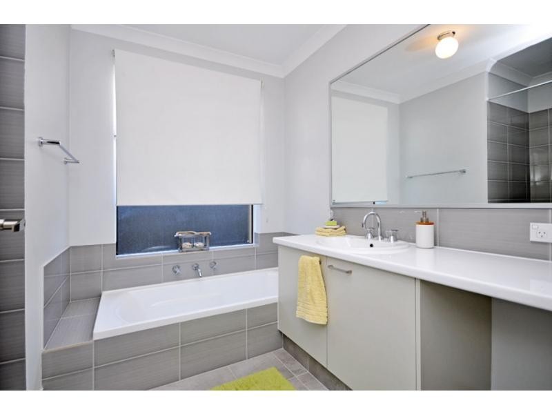 4 Kabuki View, Aveley WA 6069