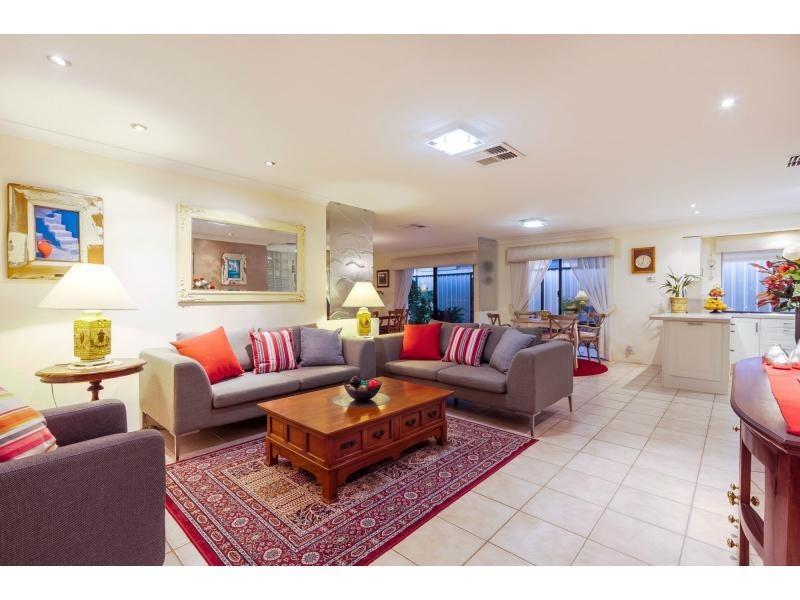 45 Hollins Bend, Madeley WA 6065