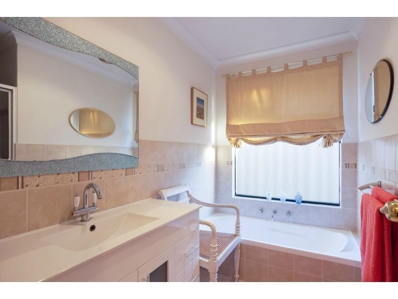 45 Hollins Bend, Madeley WA 6065