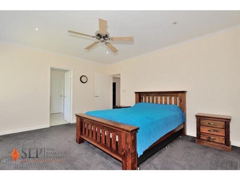 8 Kerries Link, The Vines WA 6069