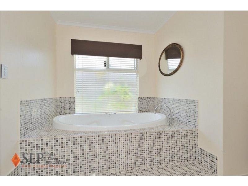 8 Kerries Link, The Vines WA 6069