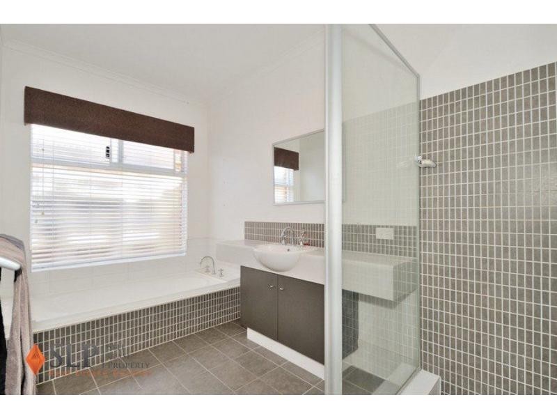 8 Kerries Link, The Vines WA 6069