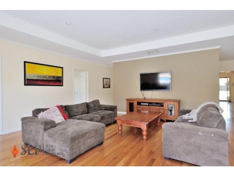 8 Kerries Link, The Vines WA 6069