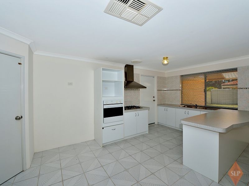 28 Kingfisher Drive, Halls Head WA 6210