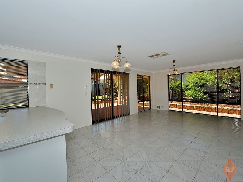 28 Kingfisher Drive, Halls Head WA 6210