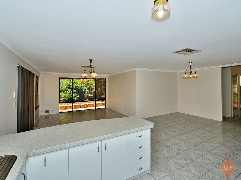 28 Kingfisher Drive, Halls Head WA 6210