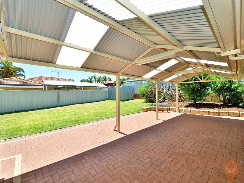 28 Kingfisher Drive, Halls Head WA 6210