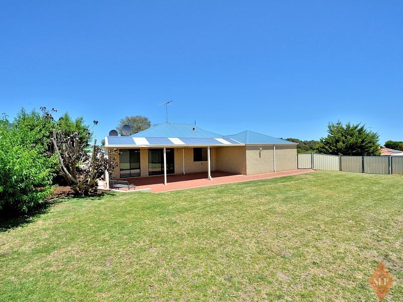 28 Kingfisher Drive, Halls Head WA 6210
