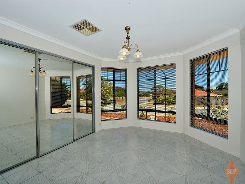28 Kingfisher Drive, Halls Head WA 6210