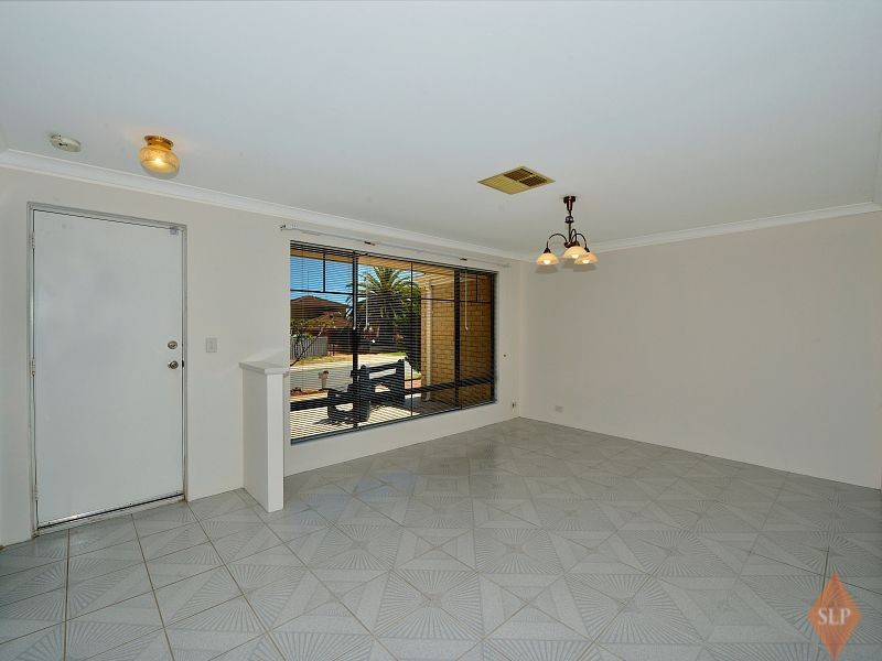 28 Kingfisher Drive, Halls Head WA 6210