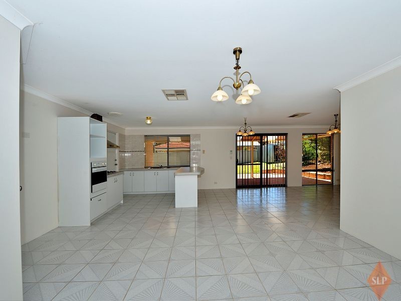 28 Kingfisher Drive, Halls Head WA 6210