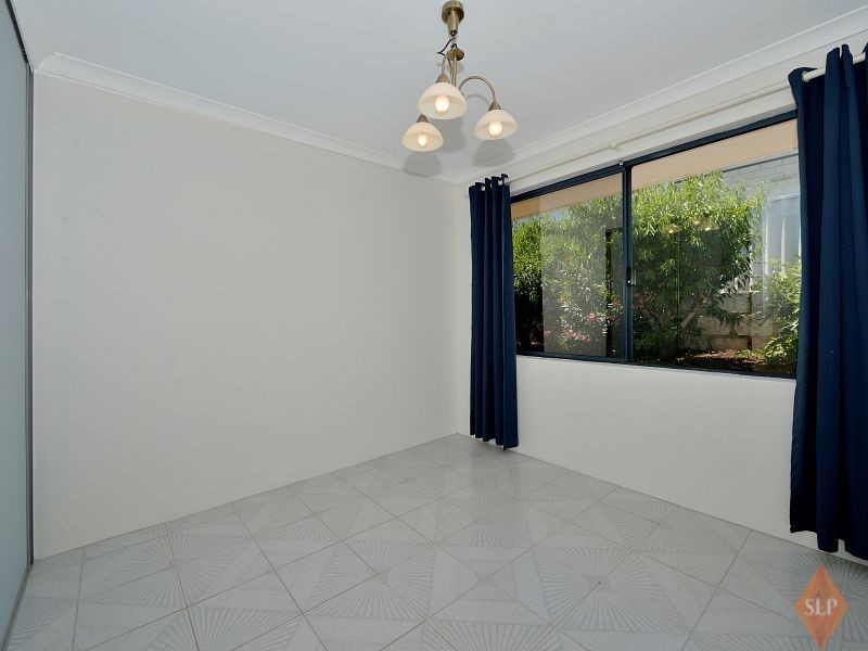 28 Kingfisher Drive, Halls Head WA 6210